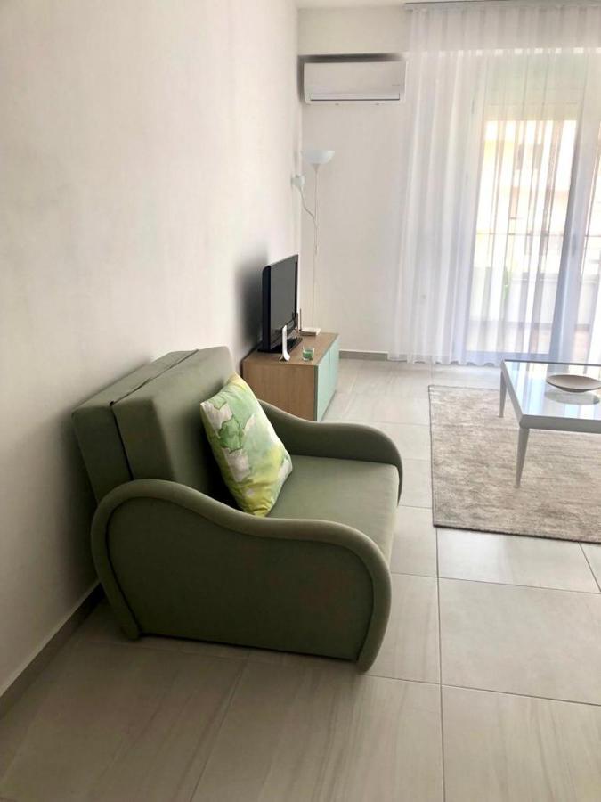 Turquoise Terrace In Apartment Sarandë